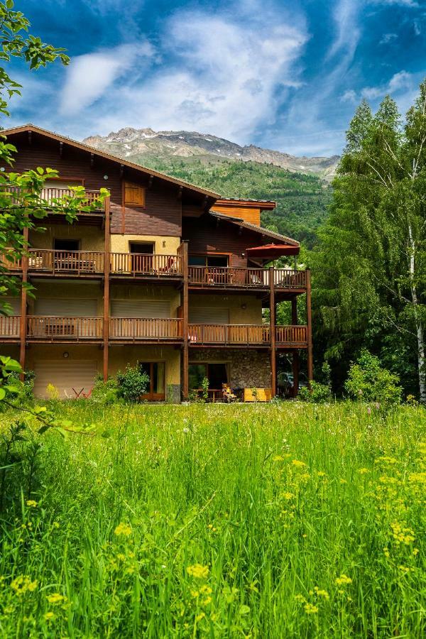 Le Refuge de Serre-Chevalier, dans un esprit chalet, commune de Le Monêtier-les-Bains Extérieur photo