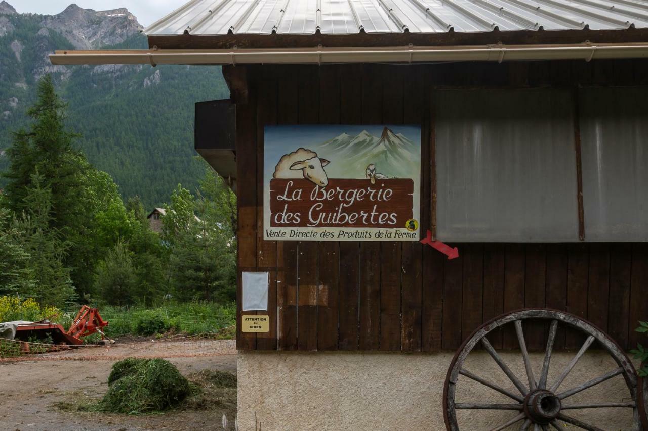Le Refuge de Serre-Chevalier, dans un esprit chalet, commune de Le Monêtier-les-Bains Extérieur photo